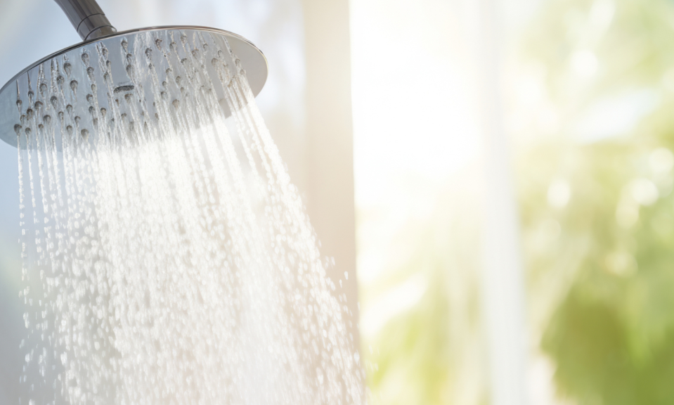 Warmes Wasser in Dusche aus Brauchwasserwärmepumpe