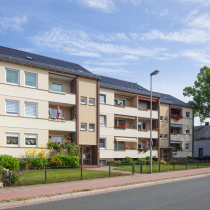 Mehrfamilienhaus heizt mit Wärmepumpe
