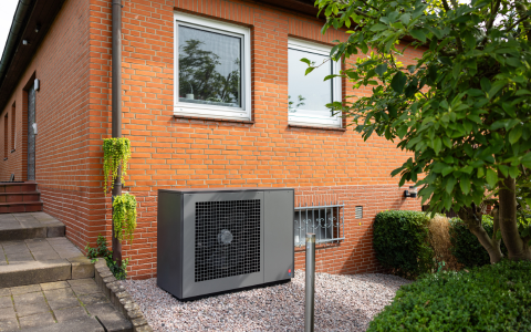 System E vor Backsteinfassade