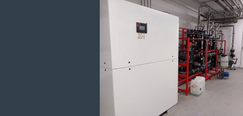 SI 75TU Sole-Wasser-Wärmepumpe von Dimplex beheizt Halle