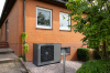 System E vor Backsteinfassade