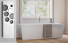 Bad-Heizkörper TRP 150X hängt neben einer Badewanne